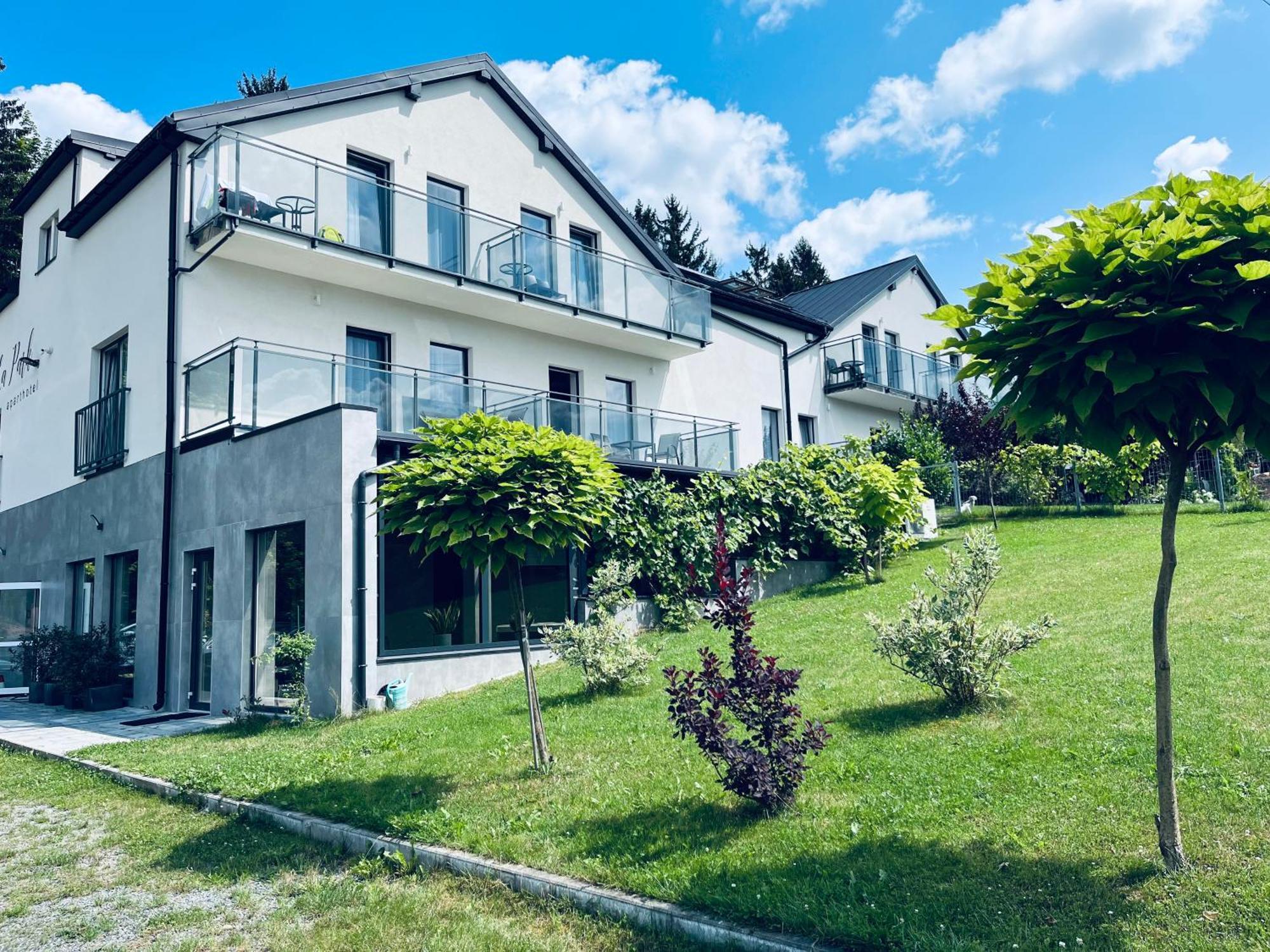 La Park Aparthotel Kudowa Zdroj Ngoại thất bức ảnh