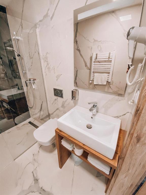 La Park Aparthotel Kudowa Zdroj Ngoại thất bức ảnh