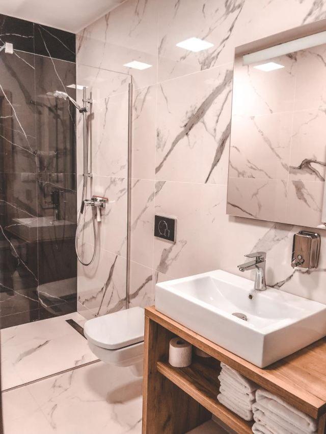 La Park Aparthotel Kudowa Zdroj Ngoại thất bức ảnh
